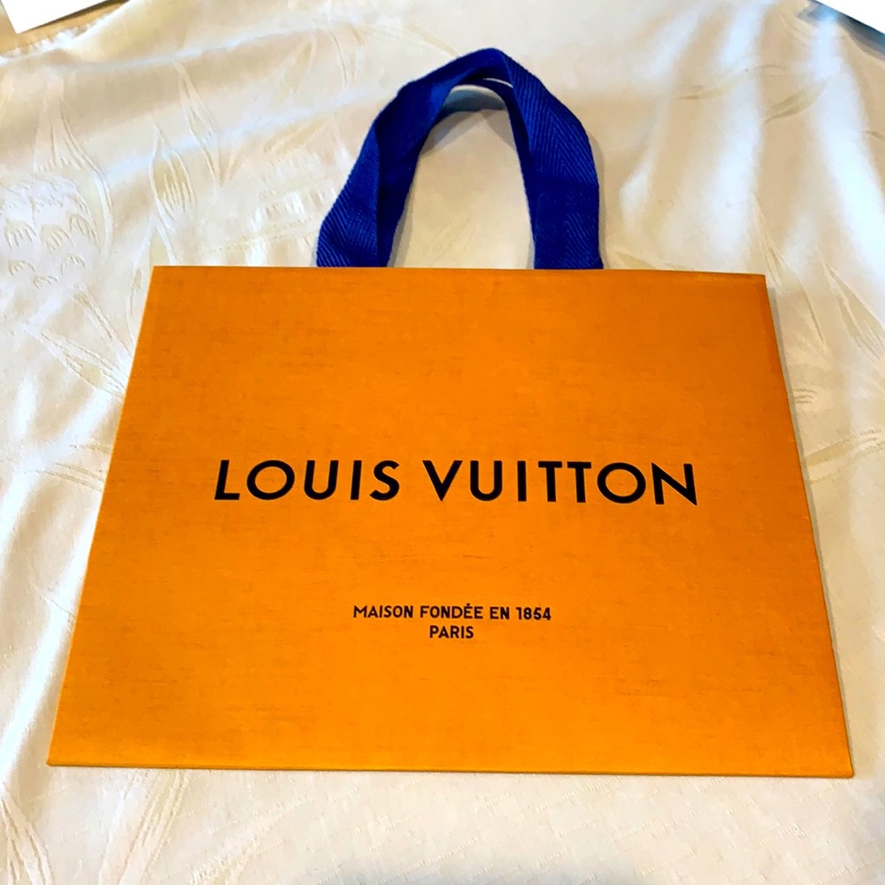 Authentic Louis Vuitton Paper Bag With gift tag . Not used  8 1/12 in w  7 in l
